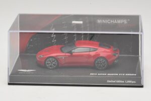 Aston Martin V12 Zagato Röd Minichamps 1:43 437137220 Metall — bild 4 av 5