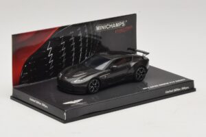 Aston Martin V12 Zagato Scintilla Silver Minichamps 1:43 437137221 Metall — bild 2 av 5