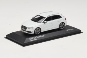 Audi S3 8V Sportback Vit Minichamps 1:43 437013010 Metall — bild 2 av 4