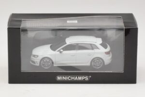 Audi S3 8V Sportback Vit Minichamps 1:43 437013010 Metall — bild 4 av 4