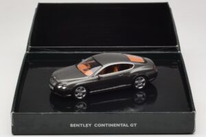 Bentley Continental GT Cypress Green Minichamps 1:43 BL312 Metall — bild 4 av 4