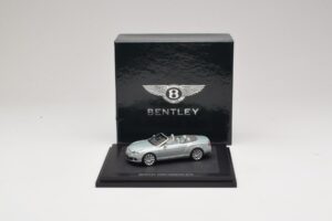 Bentley Continental GTC Light Grey Metallic Minichamps 1:43 BL907 Metall — bild 3 av 4