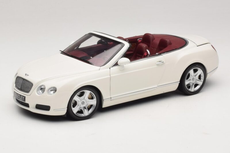 Bentley Continental GTC Vit Ersättningslåda Minichamps 1:18 100139032-R1 Metall