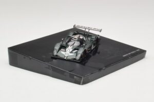 Bentley EXP Speed 8 LMP900 #8 A. Wallace / B. Leitzinger 24 Hours of Le Mans 2002 Minichamps 1:43 403021308 Metall — bild 2 av 4