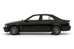 BMW M5 E39 Black Sapphire Metallic Otto 1:18 OT1338 Resin — bild 3 av 4