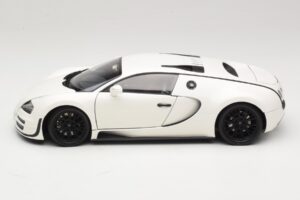 Bugatti Veyron Super Sport Vit Minichamps 1:18 100110844 Metall — bild 4 av 8