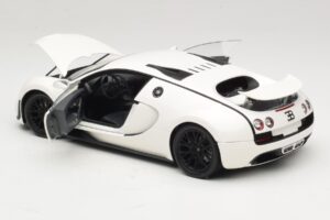 Bugatti Veyron Super Sport Vit Minichamps 1:18 100110844 Metall — bild 5 av 8