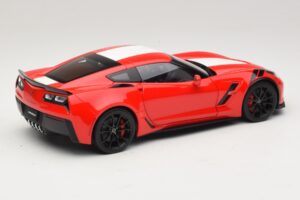 Chevrolet Corvette C7 Grand Sport Röd med Vita Ränder AUTOart 1:18 71274 Komposit — bild 3 av 8