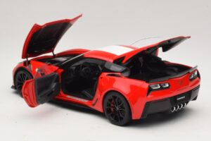 Chevrolet Corvette C7 Grand Sport Röd med Vita Ränder AUTOart 1:18 71274 Komposit — bild 5 av 8