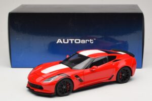 Chevrolet Corvette C7 Grand Sport Röd med Vita Ränder AUTOart 1:18 71274 Komposit — bild 8 av 8