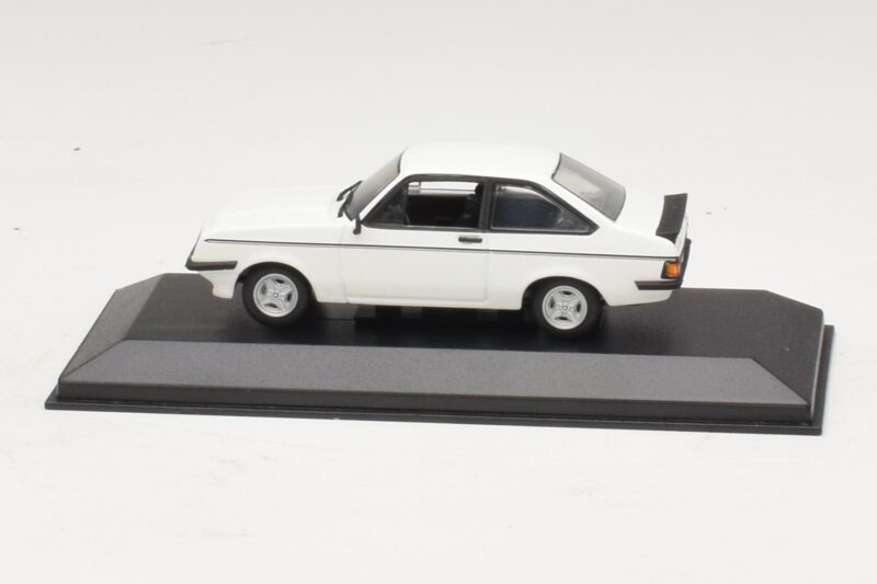 Ford Escort Mk1 TC Vit Minichamps 1:43 Ford Escort Mk1 TC Vit Minichamps 1:43 400081070 Metall