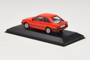 Ford Escort Mk3 3-dörrars Röd Minichamps 1:43 400085000 Metall — bild 3 av 4
