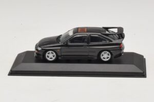 Ford Escort RS Cosworth Svart Metallic Minichamps 1:43 430082106 Metall