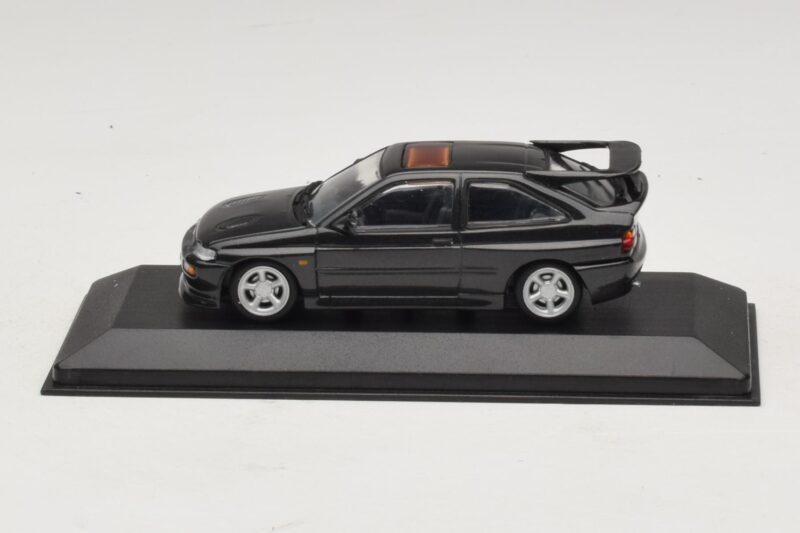Ford Escort RS Cosworth Svart Metallic Minichamps 1:43 430082106 Metall