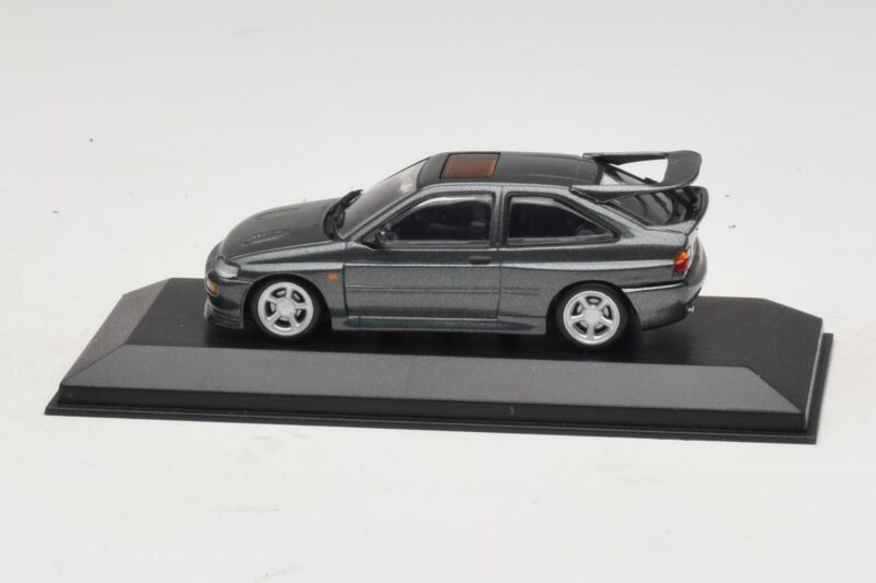 Ford Escort RS Cosworth Mörkgrön Metallic Minichamps 1:43 Ford Escort RS Cosworth Mörkgrön Metallic Minichamps 1:43 430086300 Metall