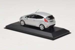 Ford Fiesta Mk7 Moondust Silver Metallic Minichamps 1:43 403088003 Metall — bild 3 av 4
