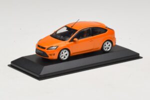 Ford Focus ST Mk2 Electric Orange Ersättningslåda Minichamps 1:43 400087302-R1 Metall — bild 2 av 4