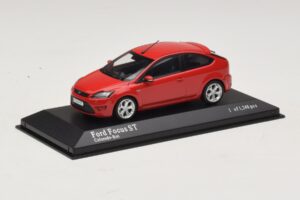 Ford Focus ST Mk2 Röd Minichamps 1:43 400087301 Metall — bild 2 av 4