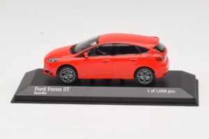 Ford Focus ST Mk3 Röd Minichamps 1:43 410081001 Metall