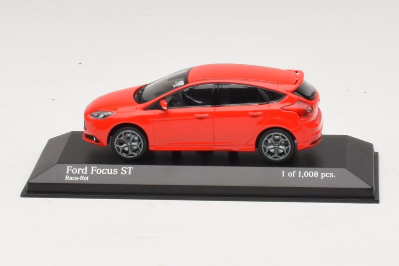 Ford Focus ST Mk3 Röd Minichamps 1:43 410081001 Metall