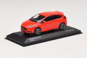 Ford Focus ST Mk3 Röd Minichamps 1:43 410081001 Metall — bild 2 av 4