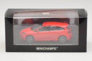 Ford Focus ST Mk3 Röd Minichamps 1:43 410081001 Metall — bild 4 av 4