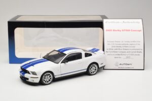 Ford Shelby Cobra GT500 Concept Vit med Blå Rand AUTOart 1:18 73052 Metall — bild 8 av 8