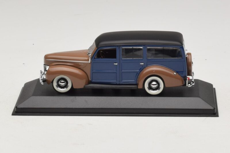 Ford V8 De Luxe Woody Station Wagon Brun Blå Minichamps 1:43 400082112 Metall