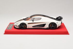 Koenigsegg Regera Vit med Svart Kolfiber FrontiArt 1:18 REMC043 Resin — bild 3 av 7