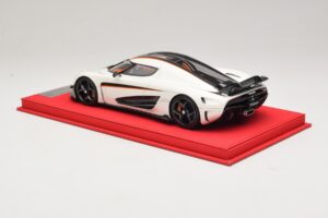 Koenigsegg Regera Vit med Svart Kolfiber FrontiArt 1:18 REMC043 Resin — bild 5 av 7
