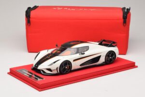 Koenigsegg Regera Vit med Svart Kolfiber FrontiArt 1:18 REMC043 Resin — bild 7 av 7
