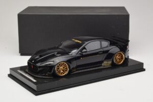 Maserati GranTurismo Liberty Walk Svart med Guldfälgar AB Models 1:18 MAS-LB08-C Resin — bild 6 av 7