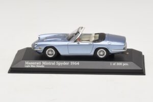 Maserati Mistral Spyder Light Blue Metallic Minichamps 1:43 Maserati Mistral Spyder Light Blue Metallic Minichamps 1:43 437123432 Metall