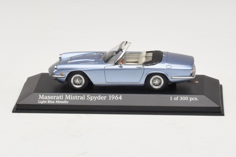Maserati Mistral Spyder Light Blue Metallic Minichamps 1:43 Maserati Mistral Spyder Light Blue Metallic Minichamps 1:43 437123432 Metall
