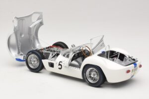 Maserati Tipo 61 #5 S. Moss / D. Gurney Camoradi ADAC 1000km Nurburgring Winner 1960 Minichamps 1:18 100601205 Metall — bild 5 av 8