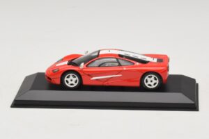 McLaren F1 Röd Med Vita Ränder Minichamps 1:43 MCLAREN005 Metall — bild 3 av 4