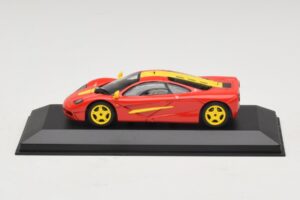 McLaren F1 Röd Med Gula Ränder Minichamps 1:43 MCLAREN006 Metall — bild 3 av 4