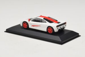 McLaren F1 Vit Med Röda Ränder Minichamps 1:43 MCLAREN003 Metall — bild 2 av 4