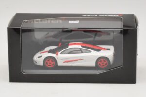McLaren F1 Vit Med Röda Ränder Minichamps 1:43 MCLAREN003 Metall — bild 3 av 4