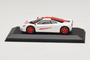 McLaren F1 Vit Med Röda Ränder Minichamps 1:43 MCLAREN003 Metall — bild 4 av 4
