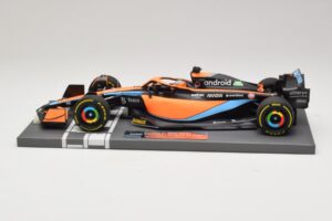 McLaren MCL36 #3 D. Ricciardo Bahrain GP 2022 Minichamps 1:18 537221803 Metall — bild 4 av 7