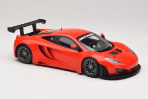 McLaren MP4-12C GT3 Röd 2013 Minichamps 1:18 151121392 Metall — bild 4 av 6