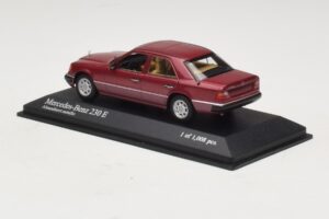 Mercedes 230E W124 Röd Metallic Minichamps 1:43 400037001 Metall — bild 3 av 4