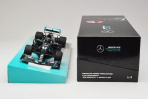 Mercedes AMG Petronas W11 EQ Performance #44 L. Hamilton 91st F1 Win Eifel GP 2020 Minichamps 1:18 113201144 Metall — bild 6 av 6