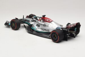 Mercedes AMG Petronas W13 E Performance #63 G. Russell Spanish GP 2022 Minichamps 1:18 110220063 Metall — bild 5 av 7
