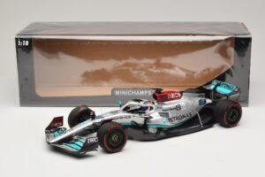 Mercedes AMG Petronas W13 E Performance #63 G. Russell Spanish GP 2022 Minichamps 1:18 110220063 Metall — bild 6 av 7