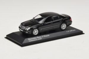 Mercedes E-Class W211 Svart Metallic Minichamps 1:43 400036001 Metall — bild 2 av 4