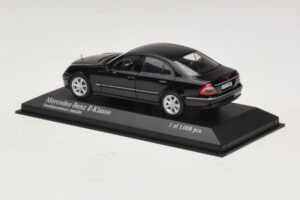 Mercedes E-Class W211 Svart Metallic Minichamps 1:43 400036001 Metall — bild 3 av 4