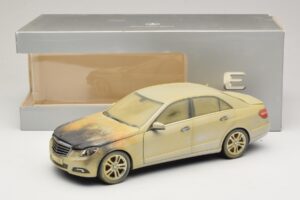 Mercedes E-Class W212 Bränd Dubai Konstbil Minichamps 1:18 MB008 Metall — bild 6 av 6