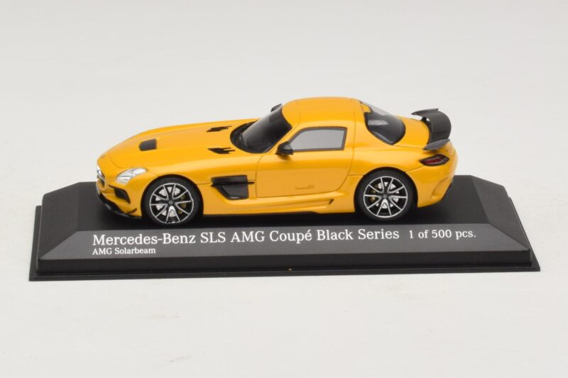 Mercedes SLS AMG C197 Black Series Guld Minichamps 1:43 Mercedes SLS AMG C197 Black Series Guld Minichamps 1:43 437033022 Metall